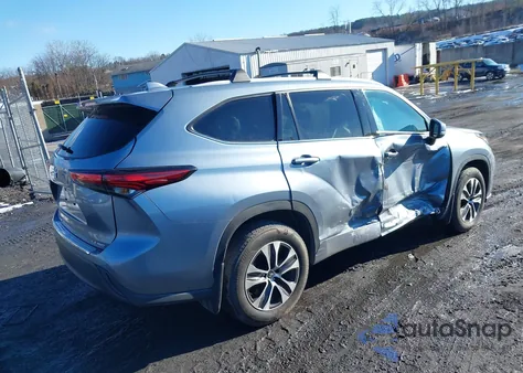 2022 Toyota Highlander Xle z USA, uszkodzony, nr VIN 5TDGZRBH7NS217819